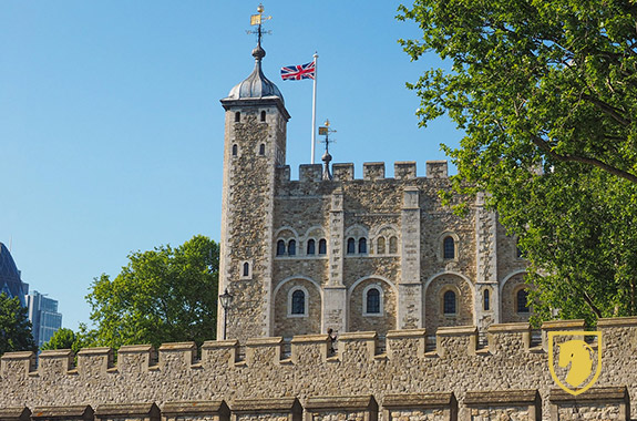 Buckingham Palace, Tower of London, Windsor Castle & Hampton Court Palace Tours & Day Trips From London